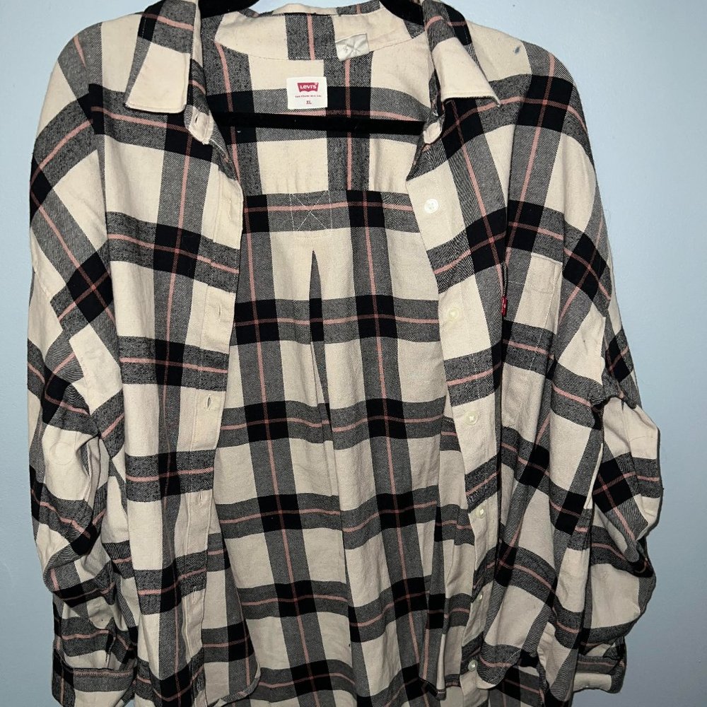XL Levi's Flannel (oatmeal, black, red)